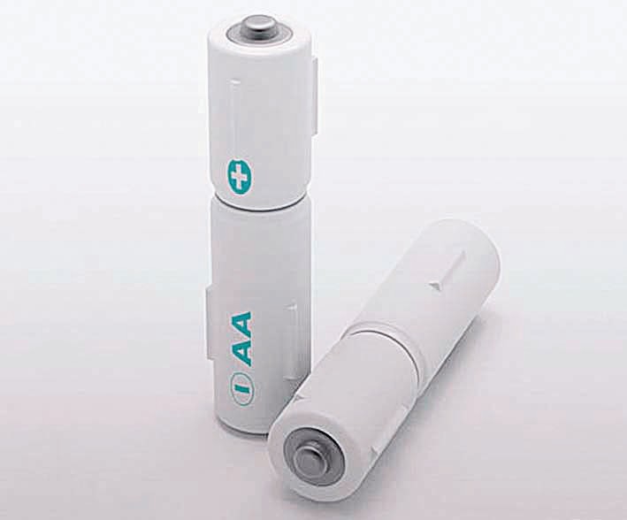 充電電池需要充電器來(lái)儲(chǔ)能，沒(méi)有了充電器，充電電池基本上是廢物。而這個(gè)設(shè)計(jì)讓電池自身給電，無(wú)需充電器，這顯然方便了很多。