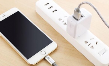 手機充電器輸出電流是直流還是交流電？如何安全使用？