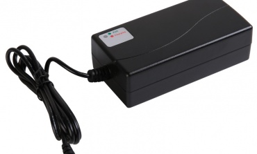 USB數(shù)據(jù)線專業(yè)充電器可適用于單節(jié)鋰電池、鎳氫電池充電