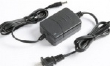手搖式USB充電器，48小時可充滿一部手機(jī)